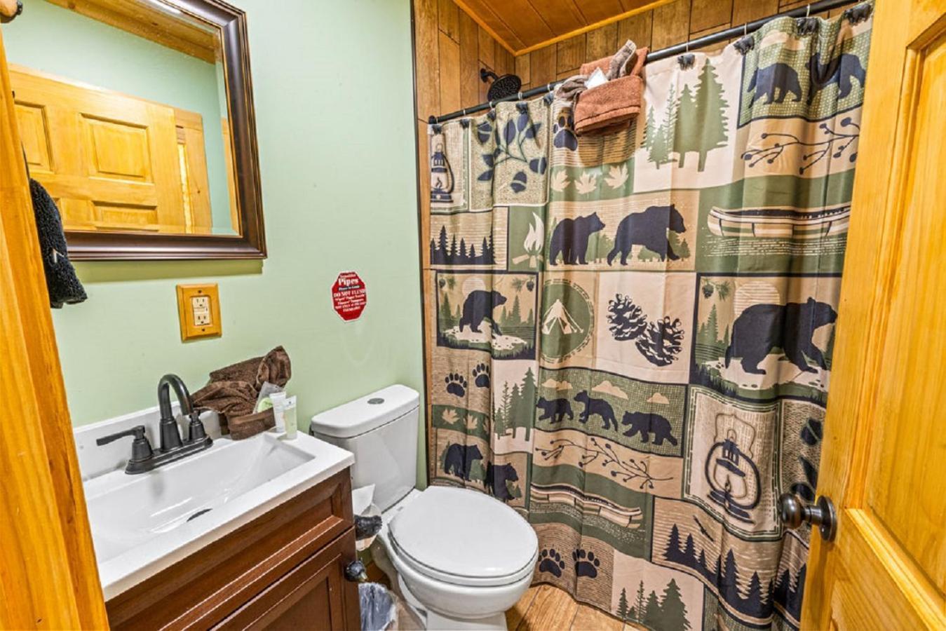 Brand New Tiny Cabin! A Bearly Adventure Sevierville Luaran gambar