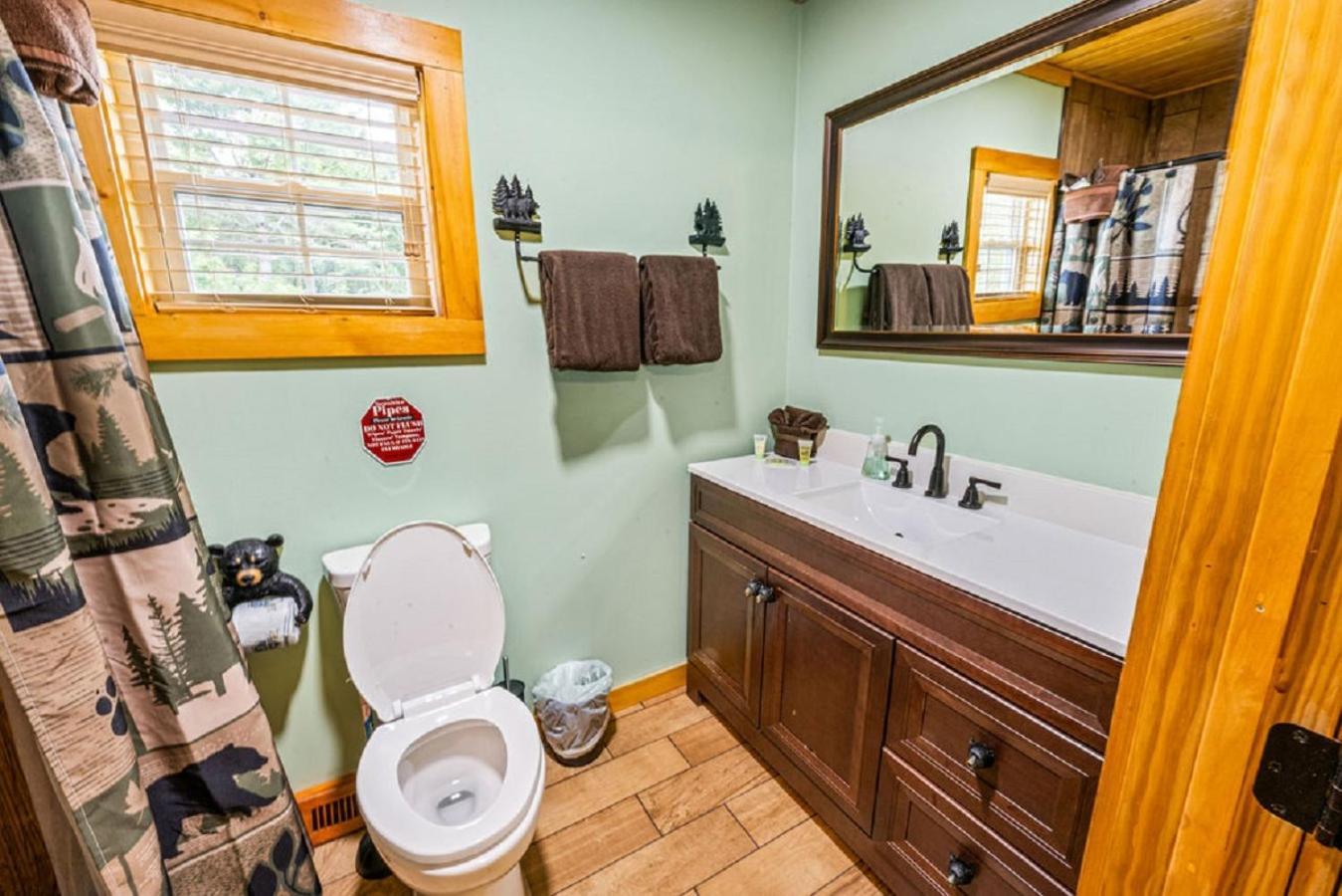 Brand New Tiny Cabin! A Bearly Adventure Sevierville Luaran gambar